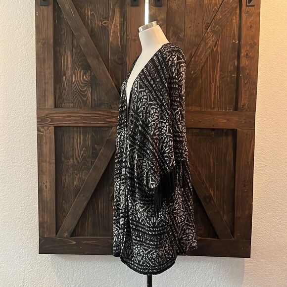 Free People Kimono Patterned Poncho Black White Tassle Boho Open Cardigan M/L - Picture 5 of 12